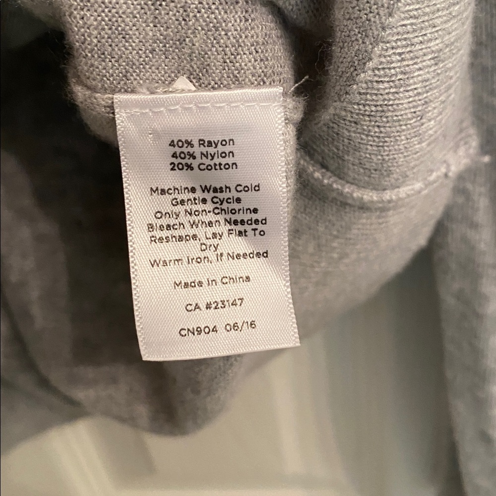 Talbots Size Medium Heart Tree Design Gray Sweater - Excellent Condition - Picture 5 of 6